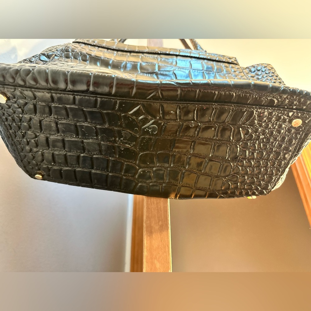 Kate Spade Elegant Black Crocodile-Embossed Handbag - Picture 5 of 15